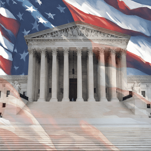 Bild vom Supreme Court in Washington, D.C. mit amerikanischer Flagge im Hintergrund.